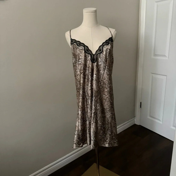 Vintage satin animal  print lace trimmed slip dress 1x - Picture 2 of 8